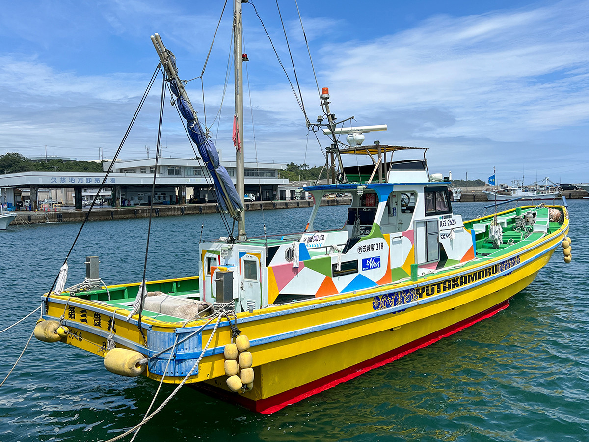 茨城県日立市大みか町「星と海の芸術祭」会場から　加藤健一《海へ行く。色と形も持っていこう。》