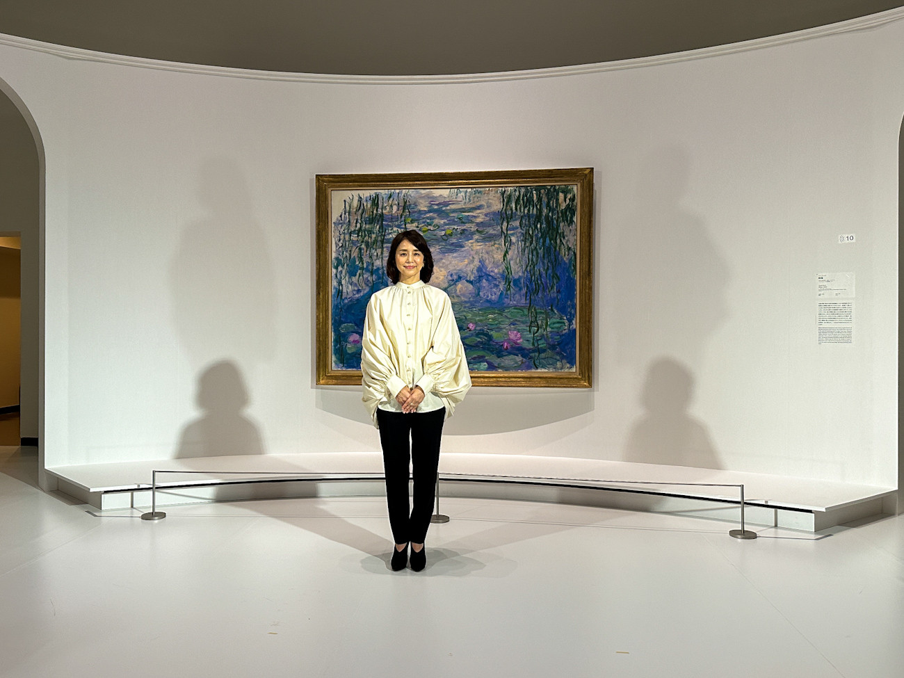 「モネ 睡蓮のとき」 展示風景、国立西洋美術館、2024-2025年 石田ゆり子