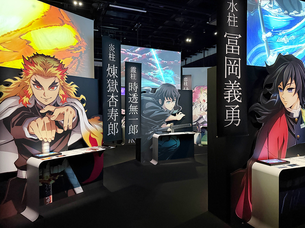 「CREATIVE MUSEUM TOKYO」『アニメ「鬼滅の刃」 柱展 －そして無限城へ－』会場より　2.「柱 ― 個性」