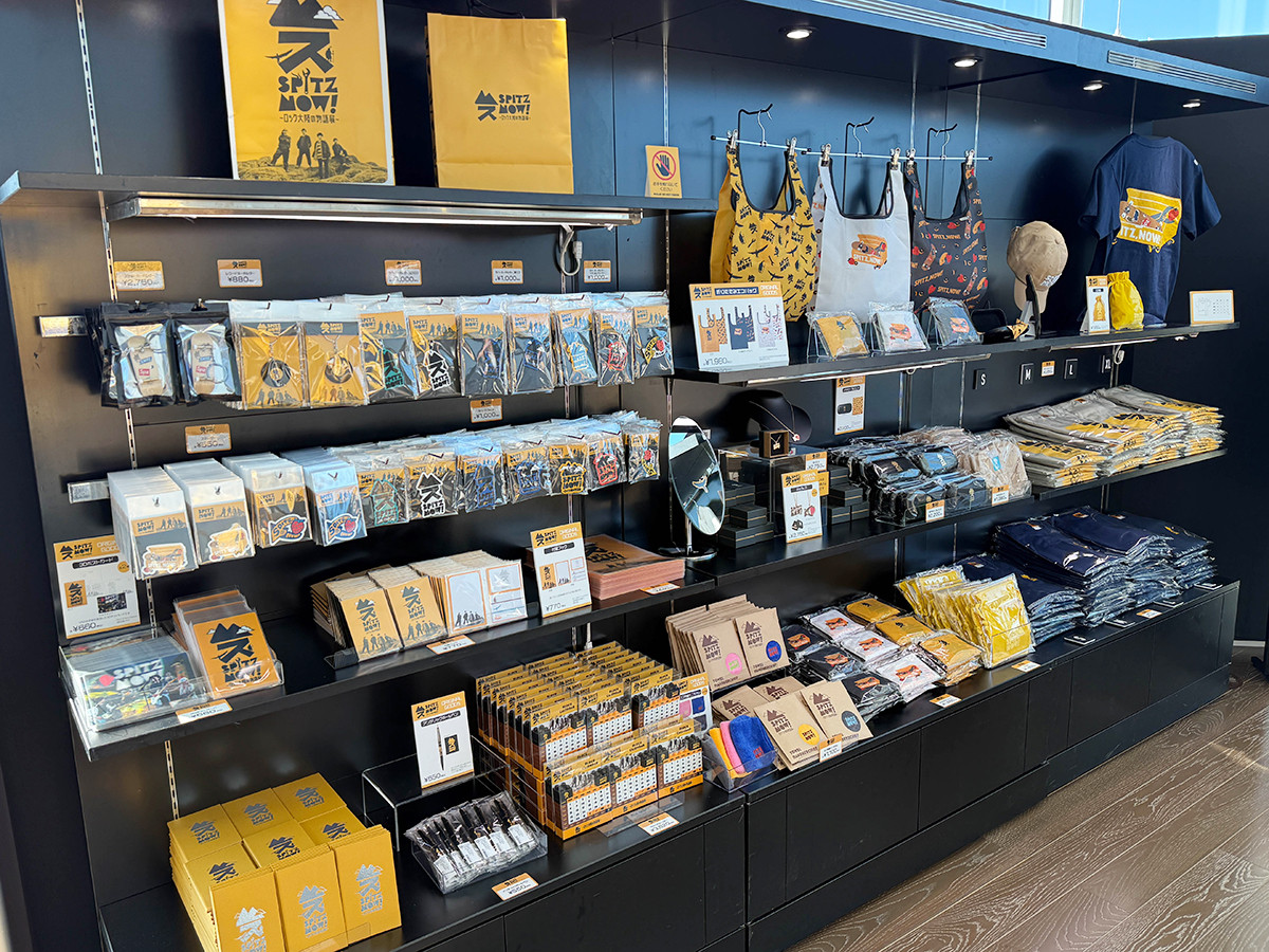 『SPITZ,NOW! ～ロック大陸の物語展〜 Special Supporter マイナビ』展示風景　東京シティビュー、2024-2025