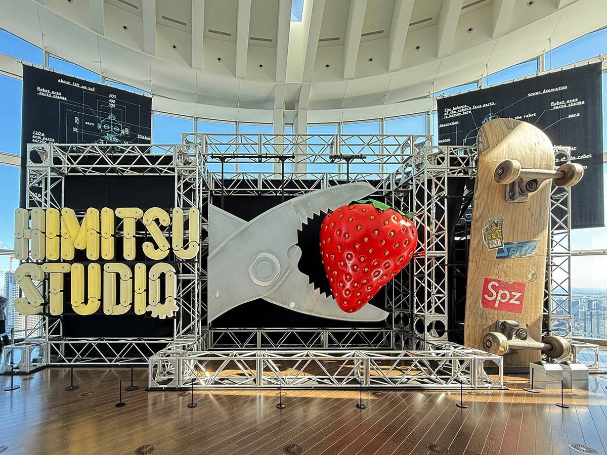 『SPITZ,NOW! ～ロック大陸の物語展〜 Special Supporter マイナビ』展示風景　東京シティビュー、2024-2025